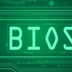 Zielona płyta główna z napisem BIOS. Aktualizacja BIOSu to ważny proces.