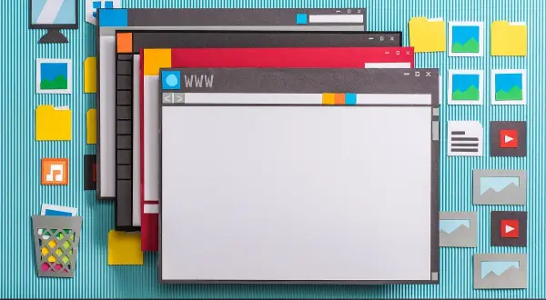 Papierowa makieta pulpitu z oknami, ikonami i paskiem zadań. Wygląda jak asystent instalacji systemu Windows 11.