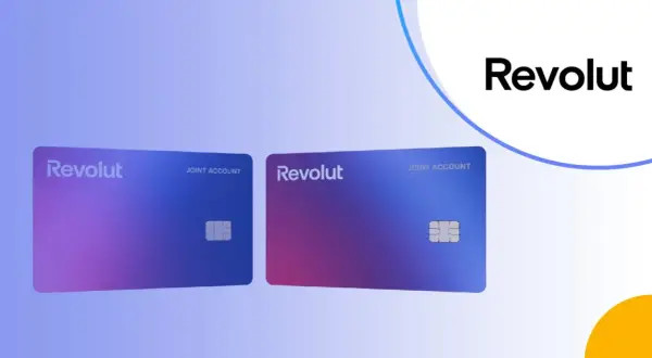 Dwie karty Revolut z gradientem fioletowo-niebieskim, jedna z napisem "JOINT ACCOUNT". Idealne do wspólnych finansów, jak w planie Revolut Ultra.