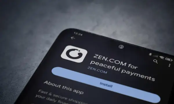 Ekran telefonu z aplikacją ZEN.COM, która oferuje "peaceful payments". To Twój nowy, spokojny bank.