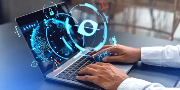 Ochrona danych wrażliwych: laptop z ikonami blokady, oka i ostrzeżeń. Ręce wpisują hasło, symbolizując bezpieczeństwo cyfrowe.